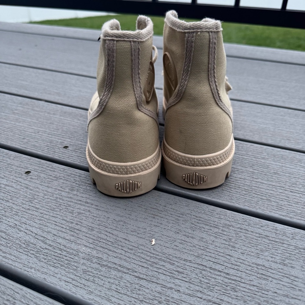 PALLADIUM Canvas Sneaker NWOT - Picture 5 of 8